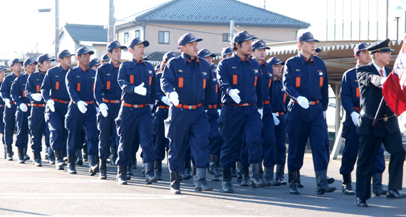 出初式では、頼もしい分列行進をご披露
