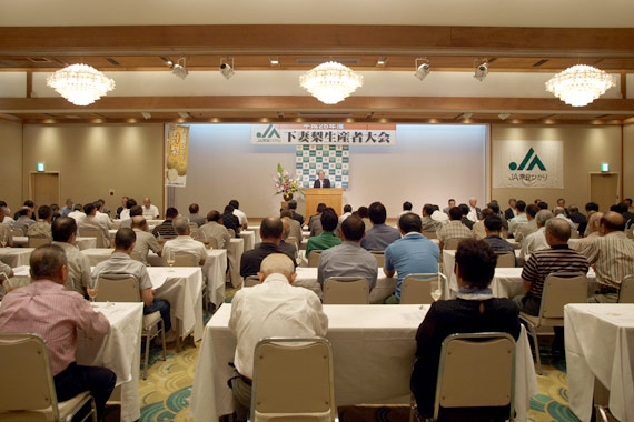 大変暑い日でしたが、たくさんの方々が出席されました。